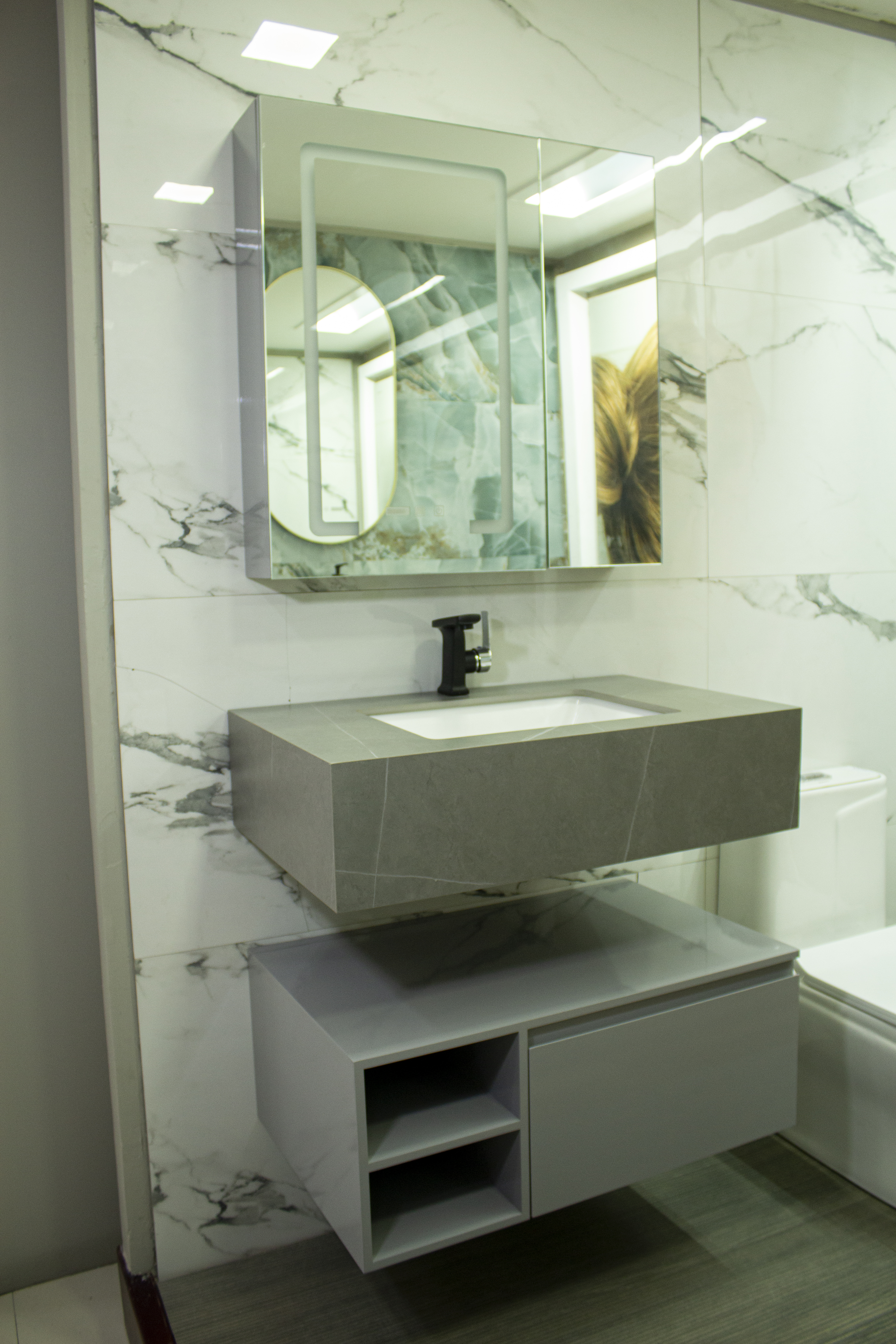 Mueble de baño electrostático